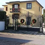 Rosa Con Piscina